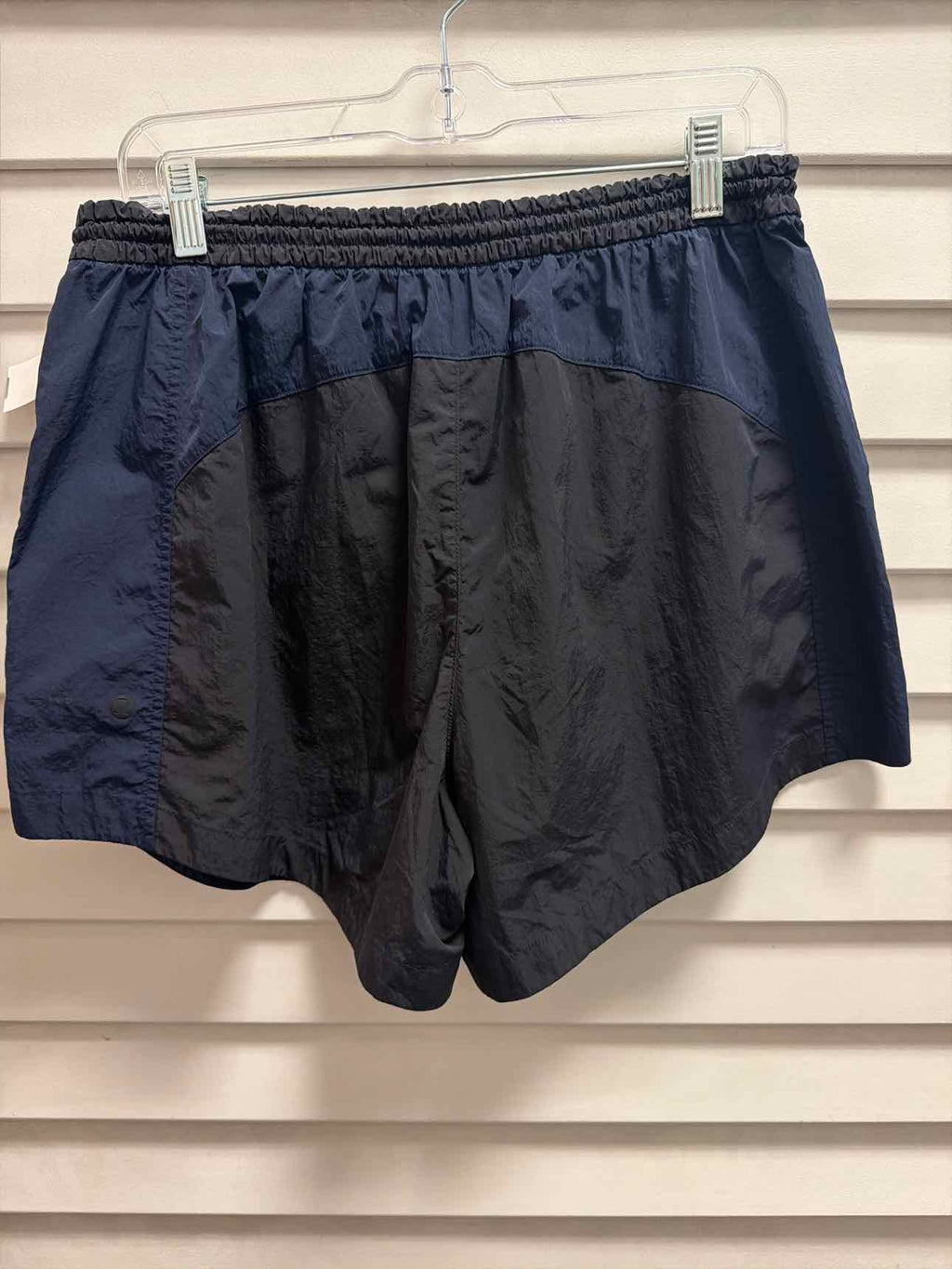 lululemon Size 8 Navy Active Short