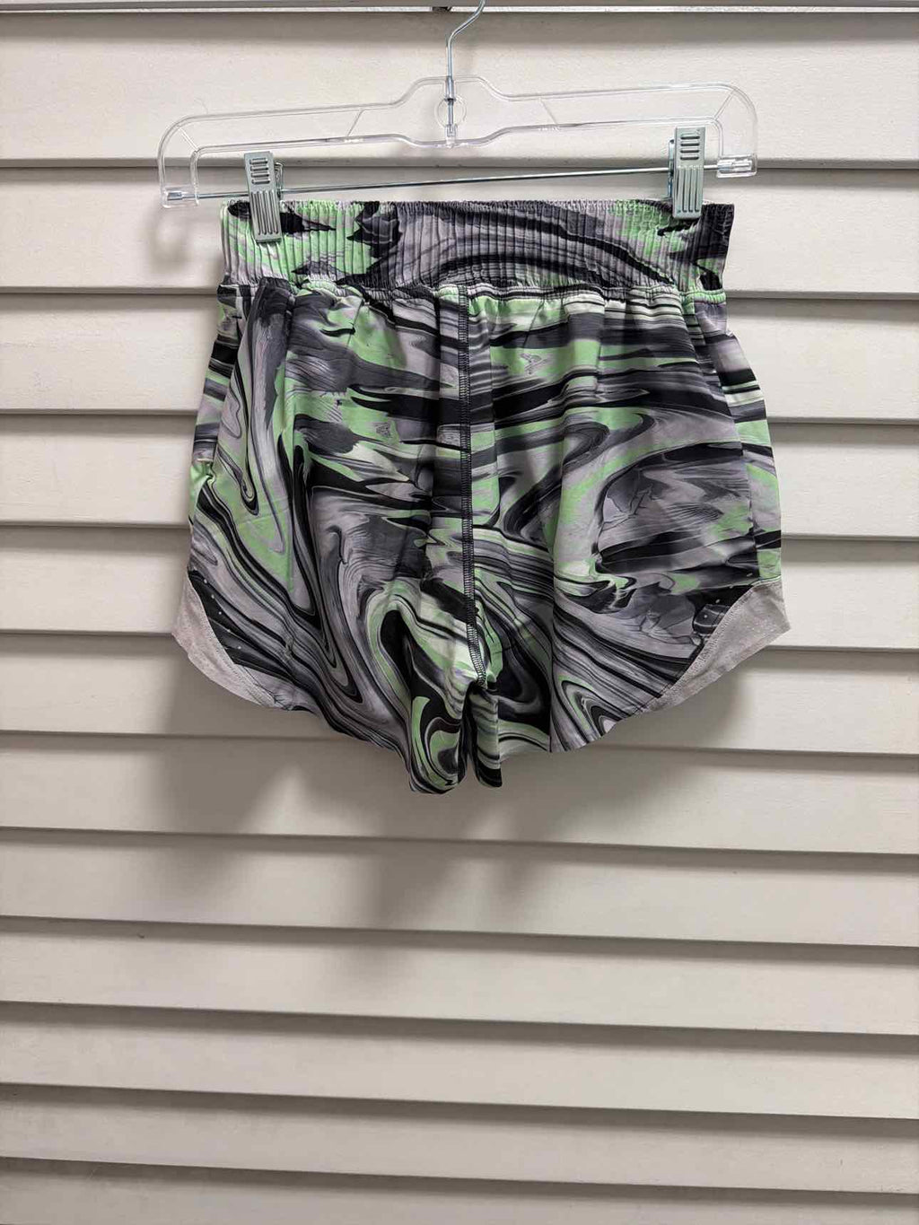 lululemon Size 2 Gray Print Active Short