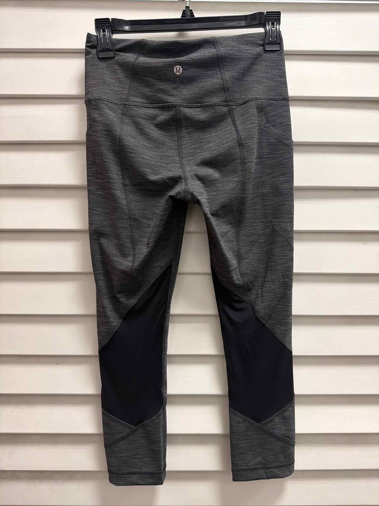 lululemon Size 4 Gray Print Active Pant