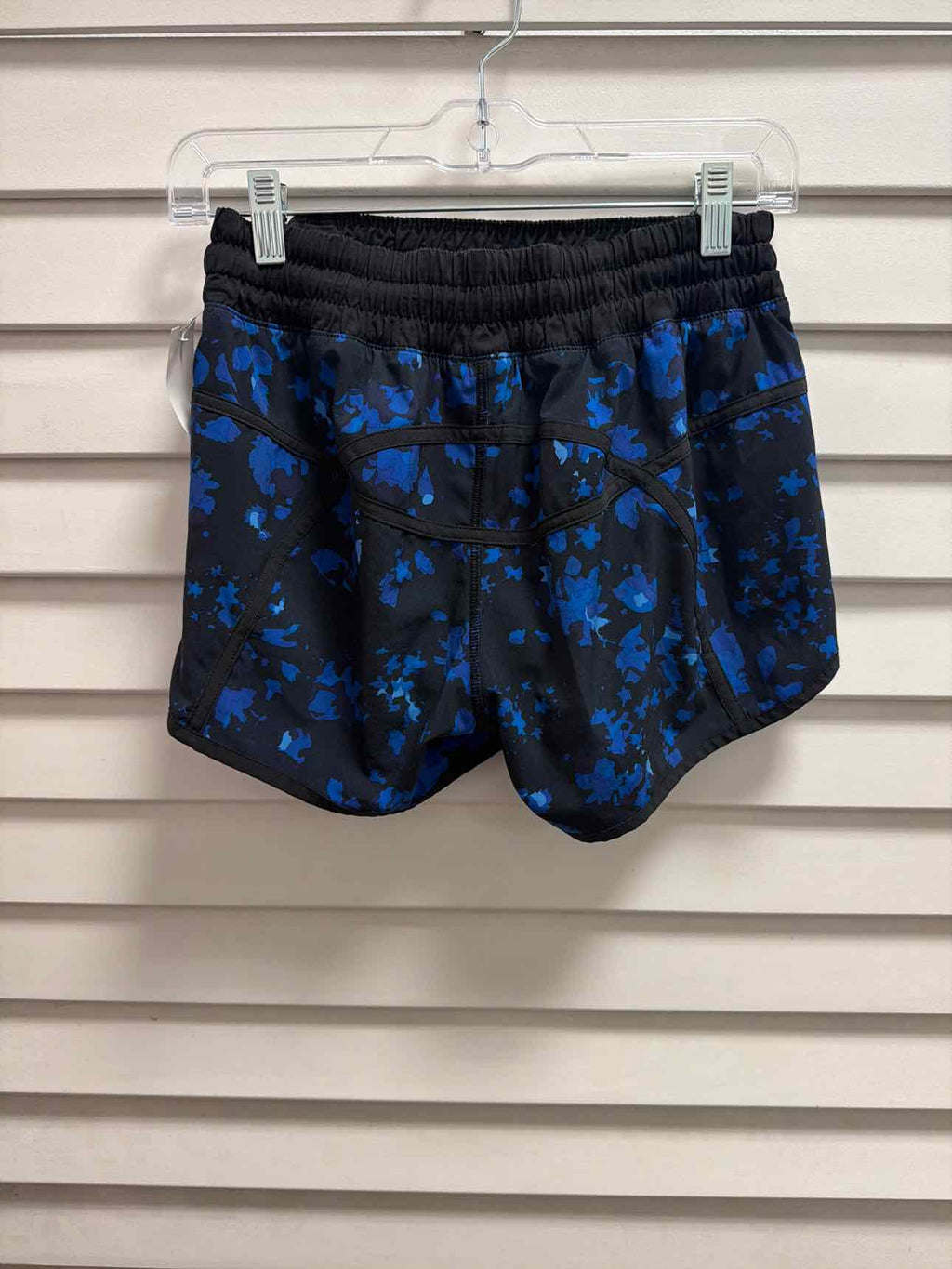 lululemon Size 6 Black & Blue Active Short